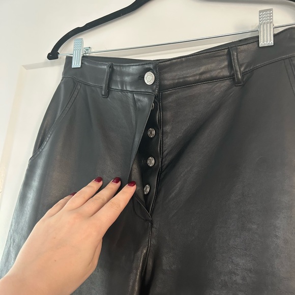 Aritzia Wilfred Modern Cargo Pant Vegan Leather Size 6 - Picture 2 of 7